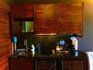 Deluxe Studio, Balcony, City View | Private kitchen