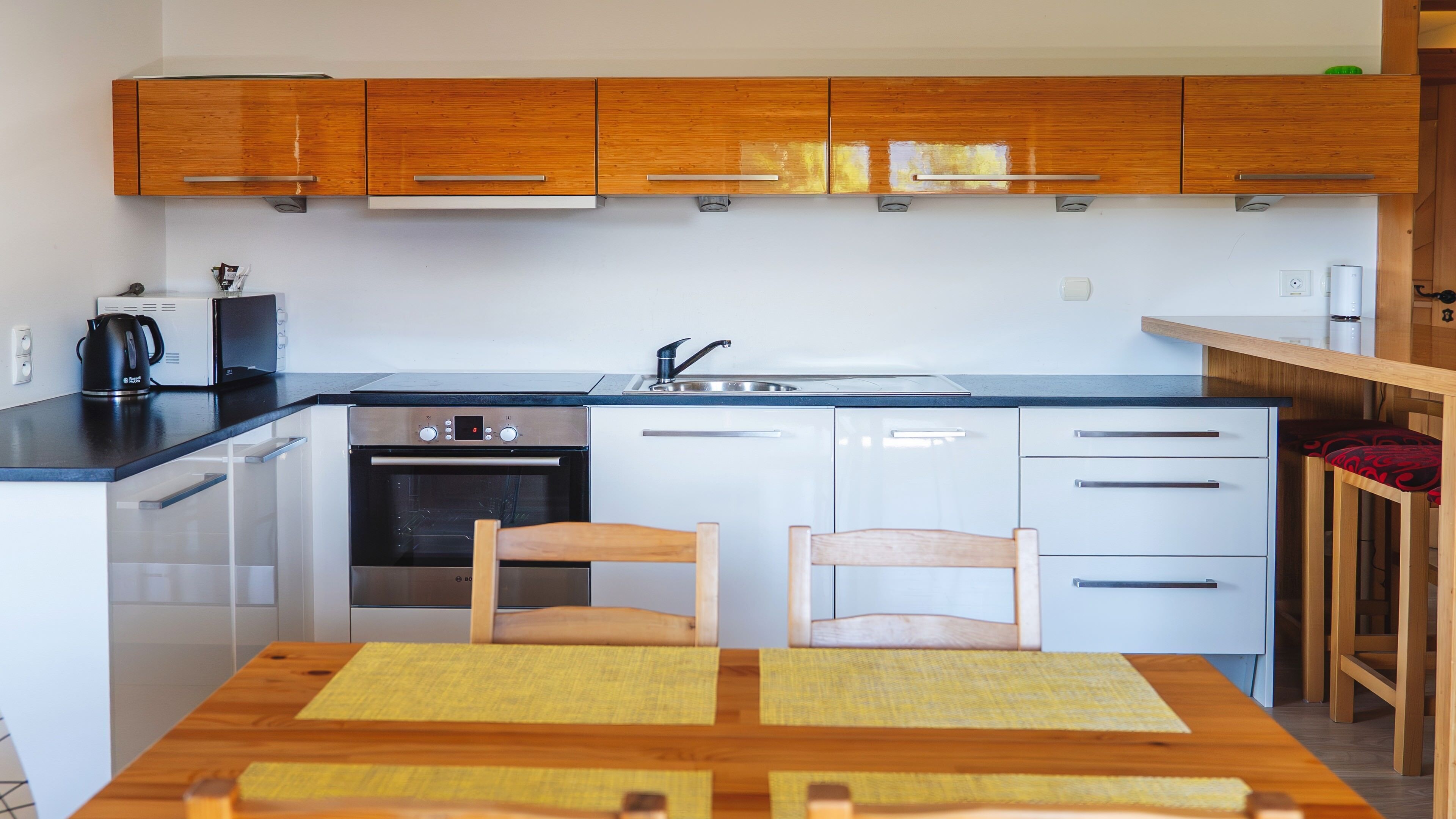 Apartament B 5 z widokiem na góry | 私人厨房 | 大冰箱、炉灶、电热水壶、厨具/餐具