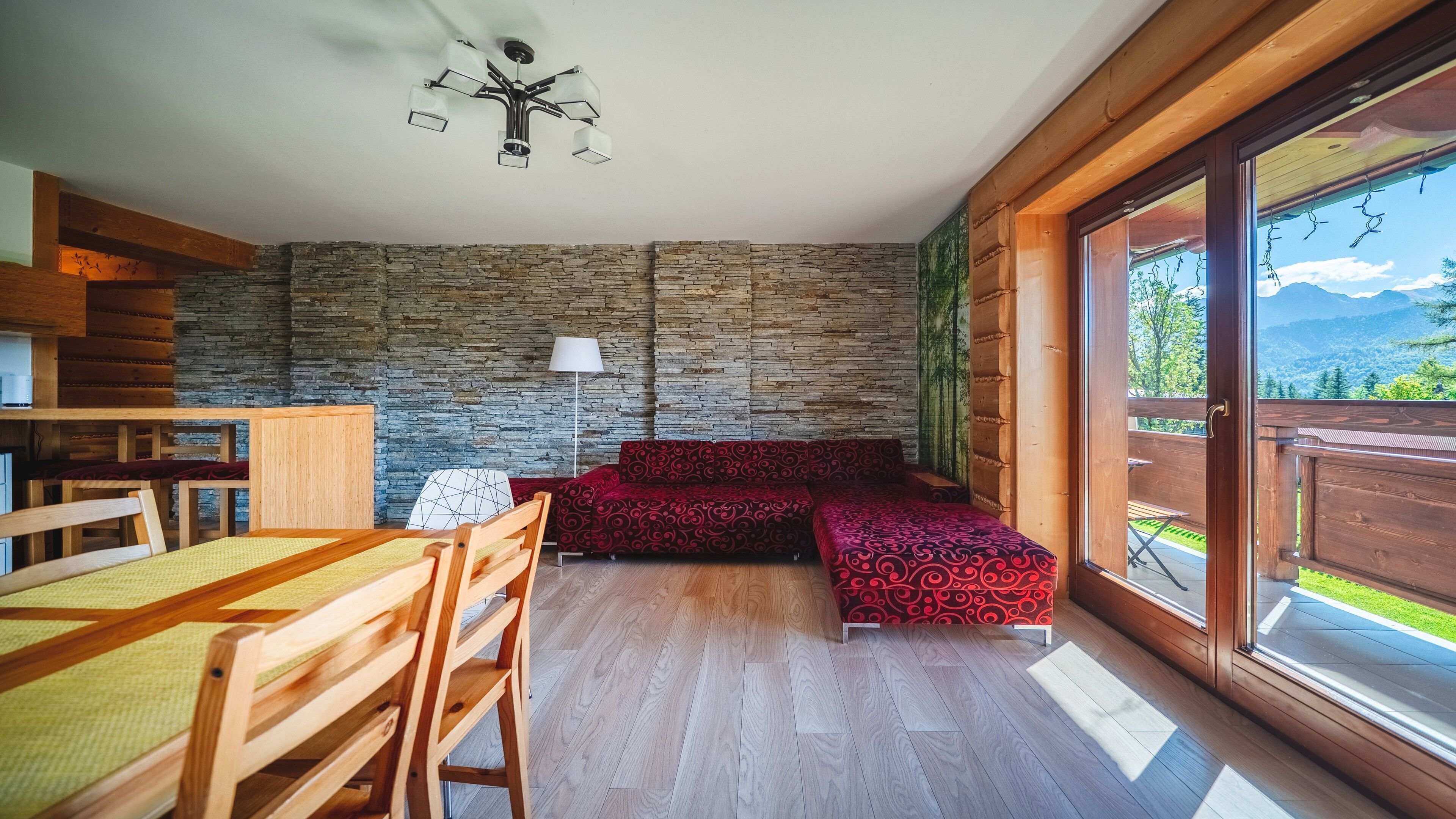 Apartament B 5 z widokiem na góry | Living area | Flat-screen TV