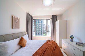Iron/ironing board, free WiFi - Tyms Enticing 1BR 1BA Apt Yongxin  (Shanghai)