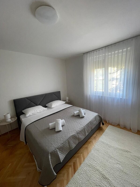 3 dormitorios, tabla de planchar con plancha, wifi