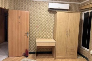 Cribs/infant beds