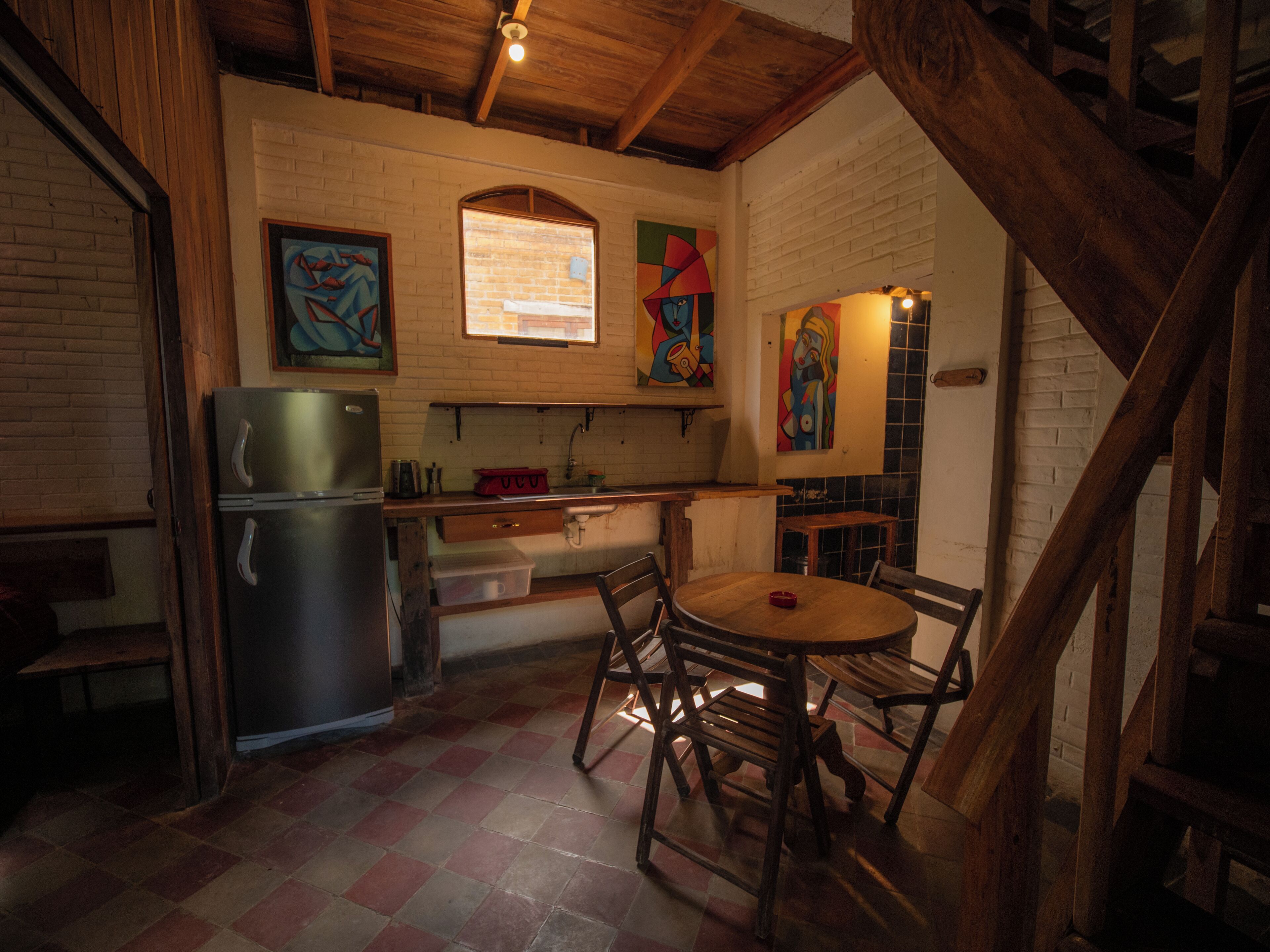 Ofen, Herdplatte, Wasserkocher mit Kaffee-/Teezubehör, Wasserkocher