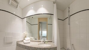 Unclassified image, 4 of 10, button - Standard Room in Antwerp Near Grand Palace (Antwerp)