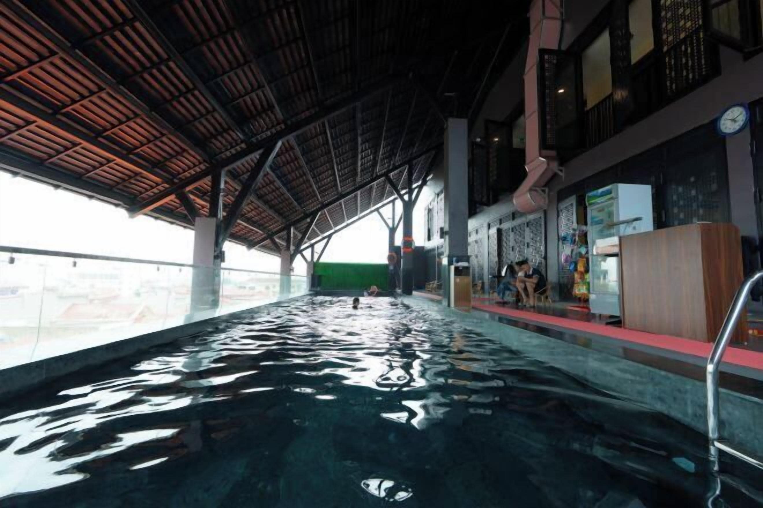 حمام سباحة خارجي