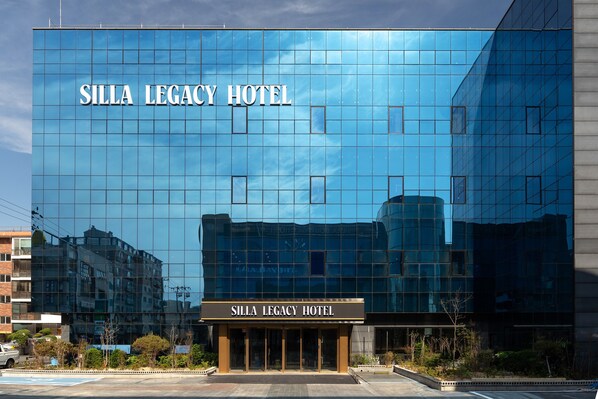 Fachada de la propiedad