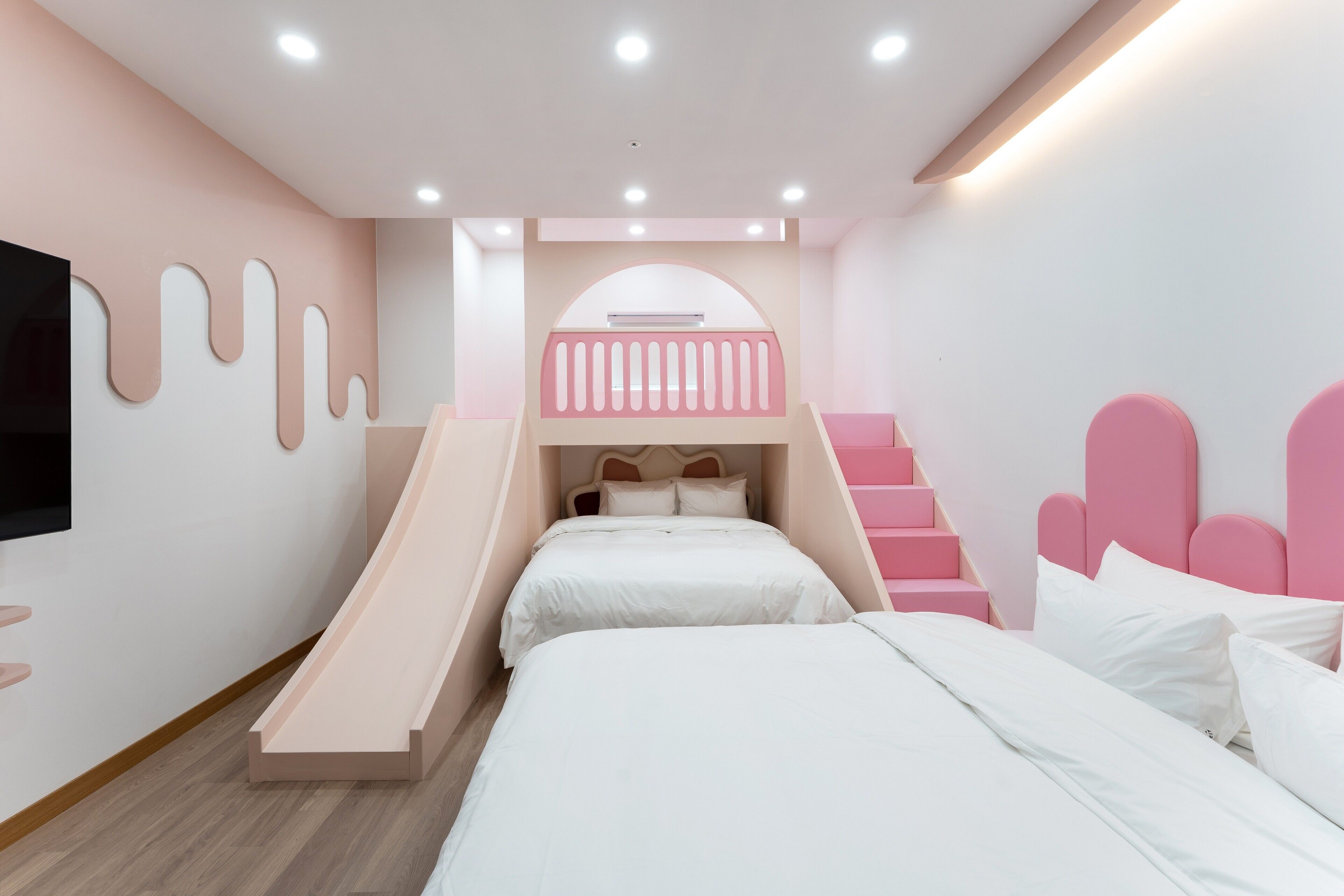 Family Noble Suite (King+Super Queen) | Wifi gratis