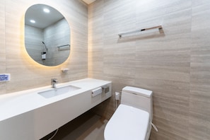 Standard Single Room, City View | Bathroom | Free toiletries, hair dryer, slippers, towels