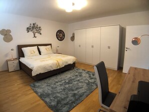 3 dormitorios, tabla de planchar con plancha, wifi y ropa de cama