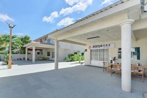 屋外ダイニングエリア