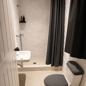Studio, 1 Bedroom, Smoking, Balcony | Bathroom