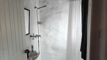 Studio, 1 Bedroom, Smoking, Balcony | Bathroom