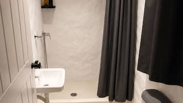 Studio, 1 chambre, fumeurs, balcon | Salle de bain