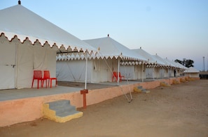 Deluxe Double Room, Balcony, Desert View | Desk, laptop workspace