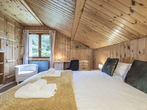 4 Schlafzimmer, Schreibtisch, Bügeleisen/Bügelbrett, Reisekinderbett