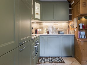 Fridge, oven, stovetop, dishwasher - Central Apartment - Close to ski lift + Parking (Argentière)