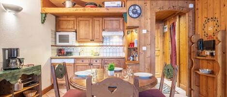 Køleskab, ovn, kogeplade, opvaskemaskine