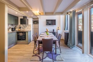 Kühlschrank, Mikrowelle, Ofen, Geschirrspüler