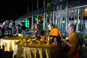 المنشأة من الخارج