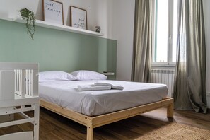 2 chambres, fer et planche à repasser, Wi-Fi, draps fournis