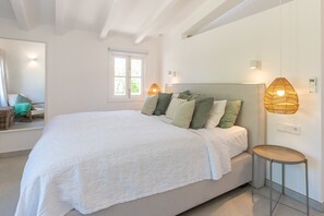5 bedrooms, iron/ironing board, WiFi, bed sheets - Holiday Home 'Luxury Finca Es Moli Pool Tennis' with Mountain View, Wi-Fi and Air Conditioning (Ariany)