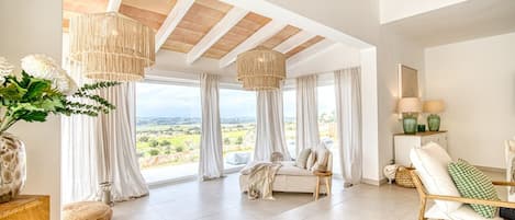 Fernseher, Tischtennisplatte