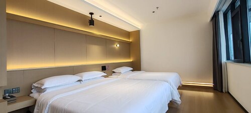 Chongqing Justom Family Apartment Hotel