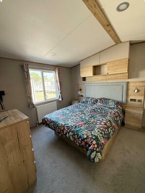 2 bedrooms, individually decorated, individually furnished