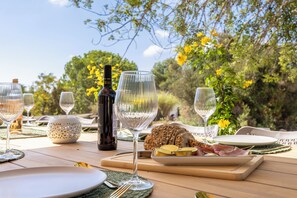 تناول الطعام بالخارج