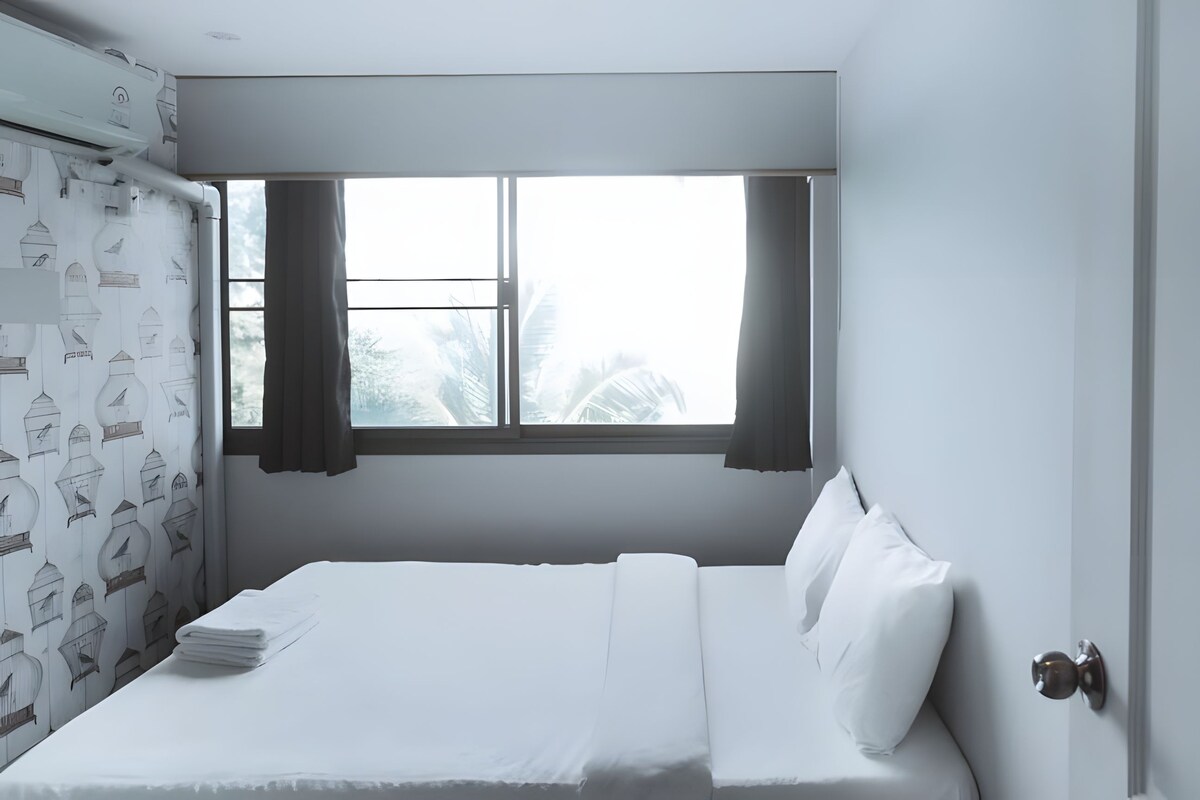 Desk, free WiFi, bed sheets