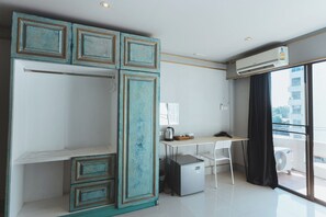 Estudio, balcón | Interior