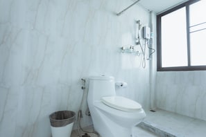 Double Room | Bathroom | Shower, towels, soap, shampoo