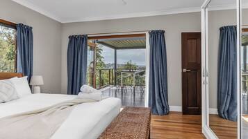 House, 3 Bedrooms, Balcony, River View | Iron/ironing board, free WiFi, bed sheets