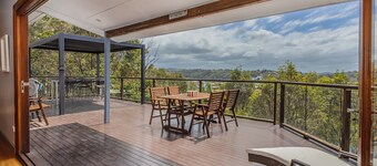 Hillcrest Retreat with River Views