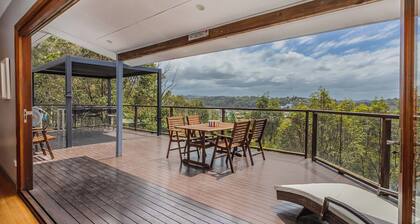 Hillcrest Retreat with River Views