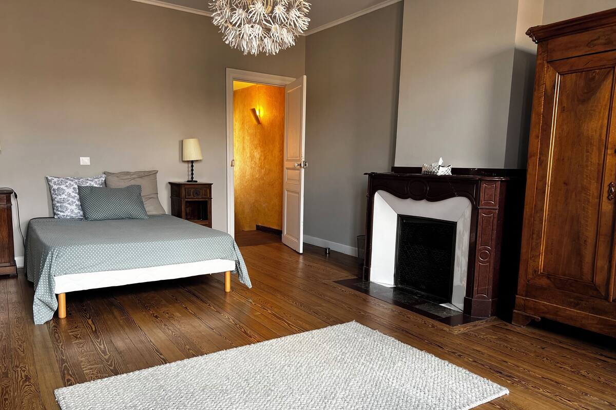 Double Room, City View | Blackout drapes, WiFi (free)