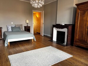 Double Room, City View | Blackout drapes, free WiFi - MAISON GALLY (Carcassonne)