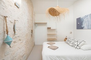 4 bedrooms, WiFi, bed sheets