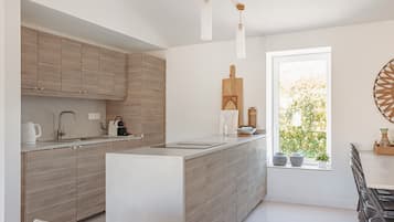 KĂŒhlschrank, Mikrowelle, Ofen, Herdplatte