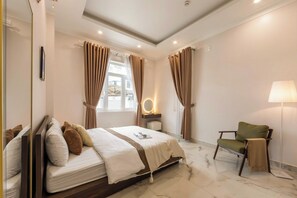 Soundproofing, iron/ironing board, free WiFi, bed sheets - Late December Home (Da Lat)