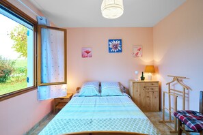 2 chambres, fer et planche à repasser, Wi-Fi, draps fournis