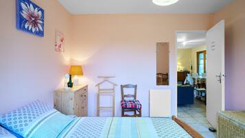 2 makuuhuonetta, silitysrauta/-lauta, Wi-Fi, vuodevaatteet