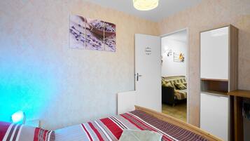 2 bedrooms, iron/ironing board, WiFi, bed sheets
