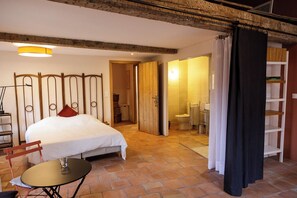 Individually furnished, bed sheets