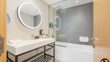 Luxury Apartment, Balcony, City View | Egyptian cotton sheets, premium bedding, in-room safe