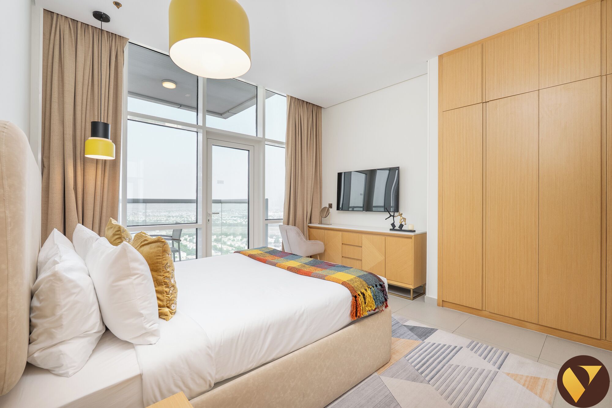 Departamento de lujo, balcón, vista a la ciudad | Sábanas de algodón egipcio y ropa de cama de alta calidad 