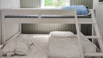 3 bedrooms, travel crib, free WiFi