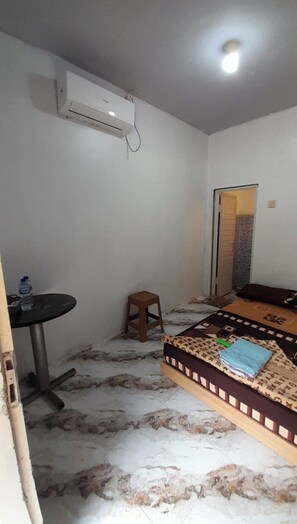Single Room | Desk, free WiFi