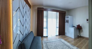 Double Room | Desk, free WiFi