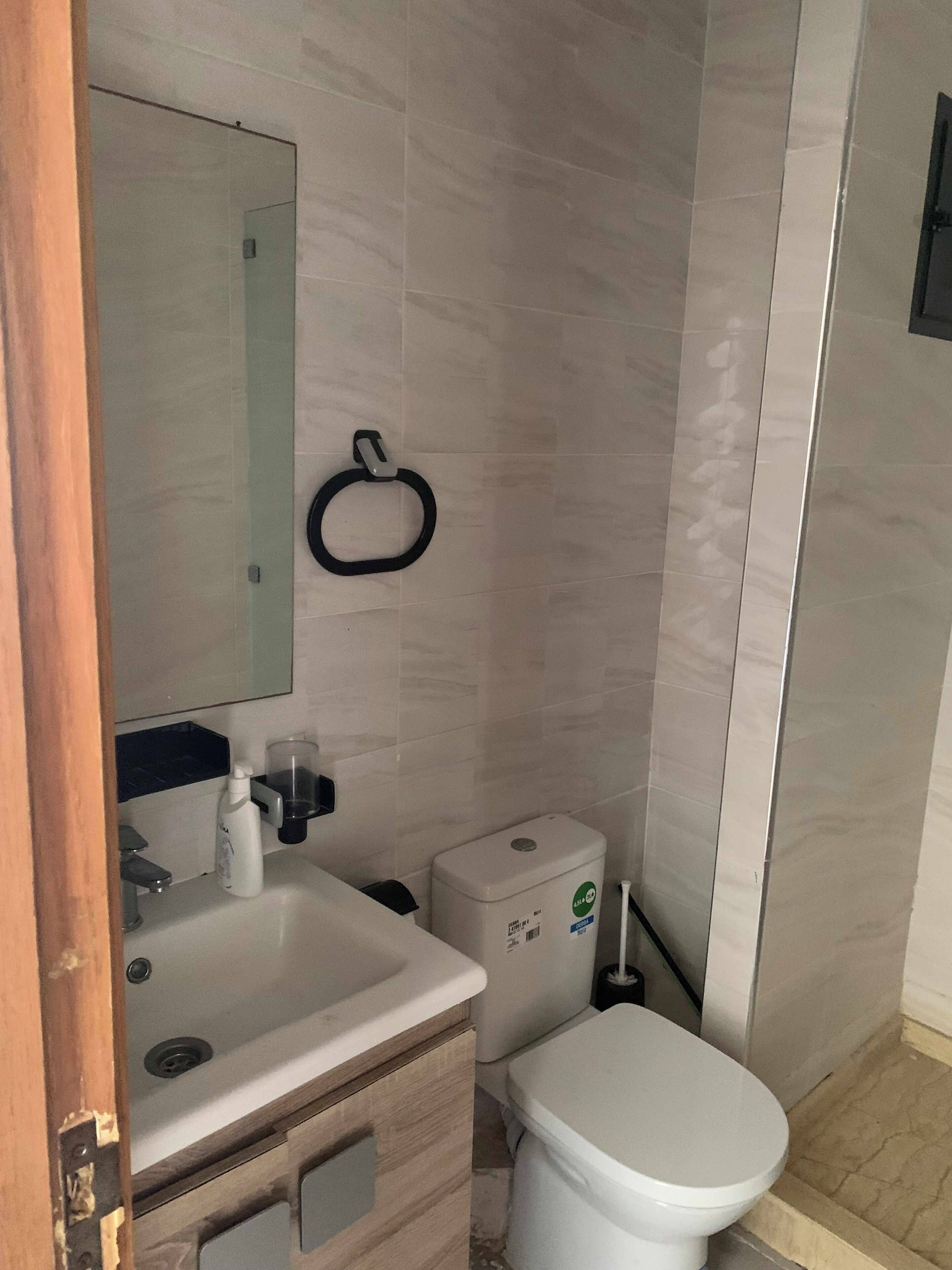 مناشف، صابون، ورق حمّام